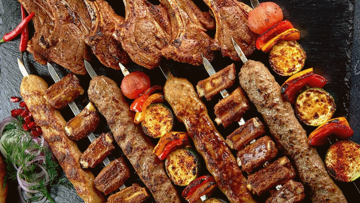 Доставка шашлыка: как сделать пир по-настоящему вкусным без лишних хлопот
