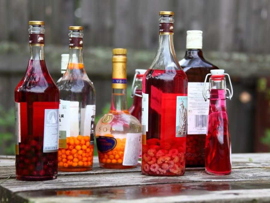 Искусство домашней алхимии: секреты приготовления традиционных и авторских настоек и ликеров