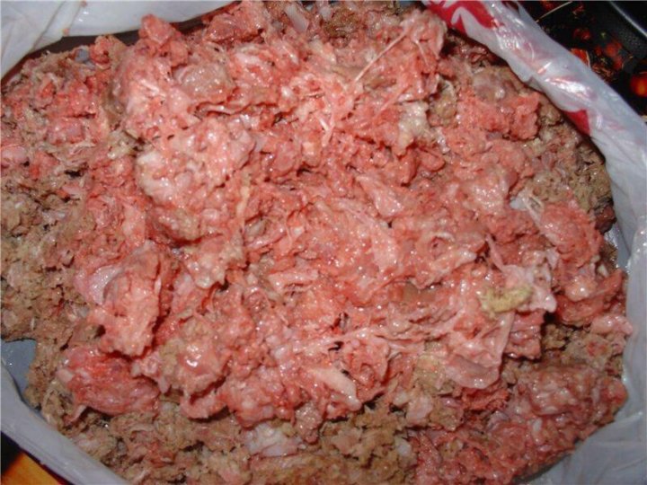 Почему куриный фарш – лучший выбор мяса для питания собак?